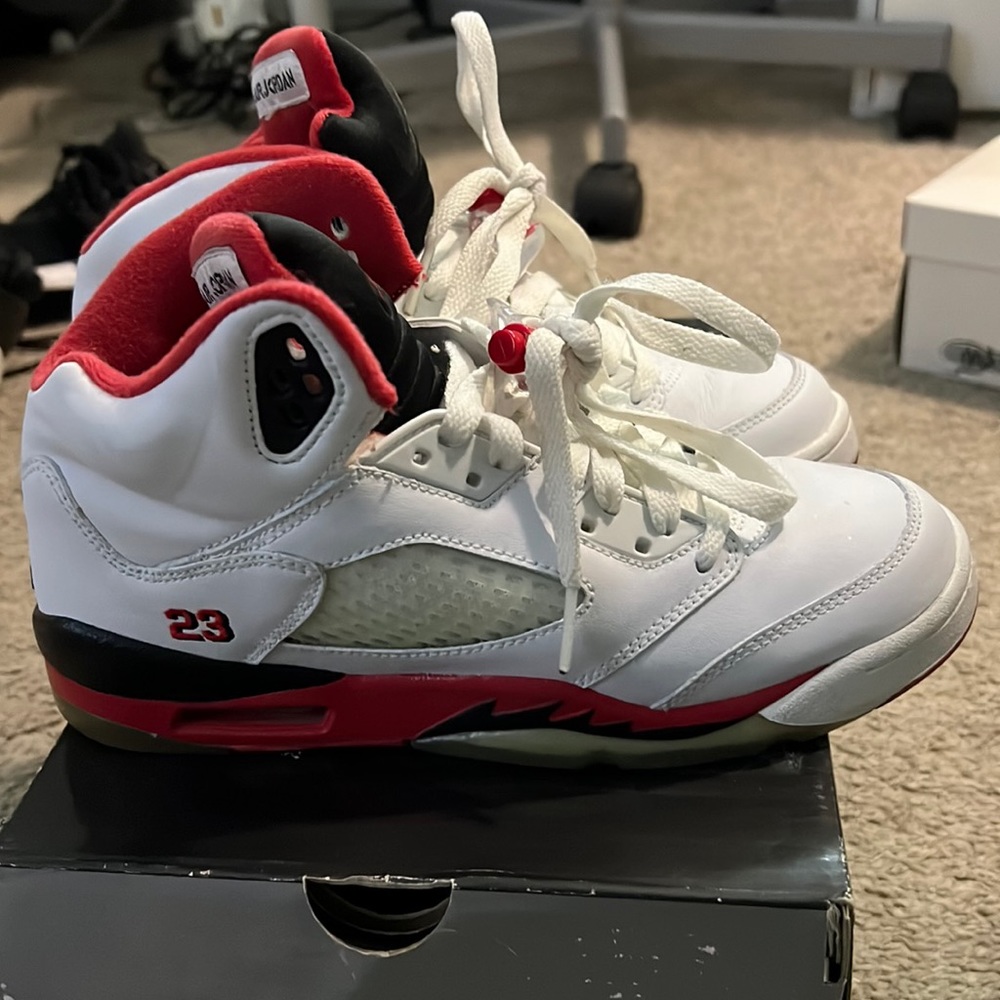 Jordan 5 - Fire red 2006 size 5Y (6.5 womens)